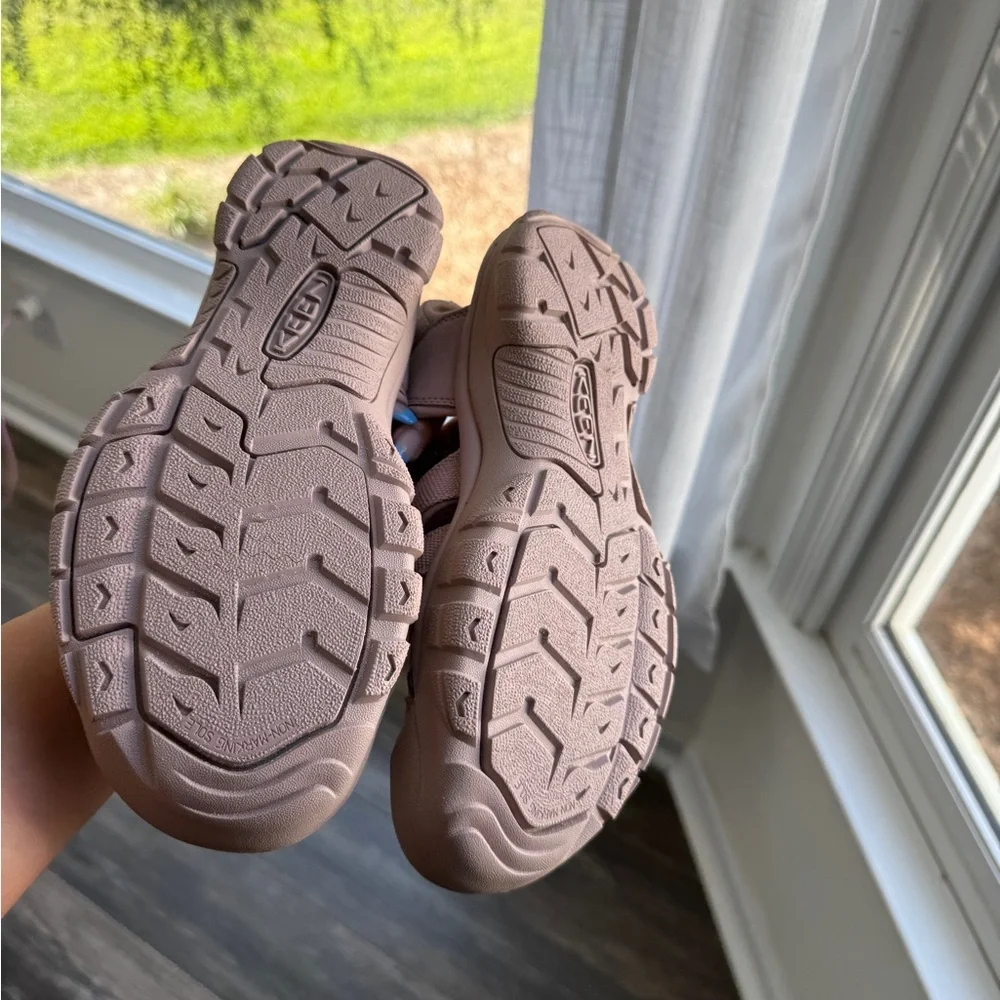 KEEN Women's Light Pink Athletic Sandals hiking 8 waterproof - Picture 6 of 7